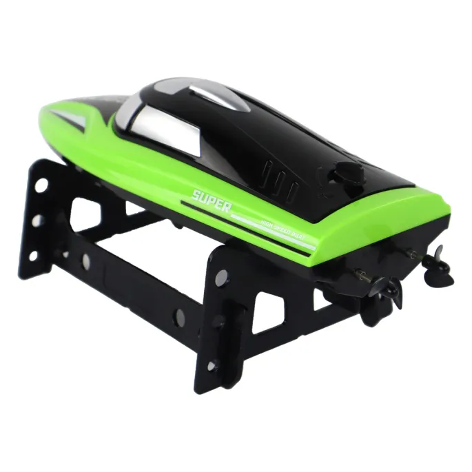 szybka motorówka rc na jeziorze