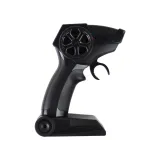 widok boczny zielonej motorówki rc