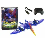 Zbliżenie na realistyczną głowę latającego dinozaura RC