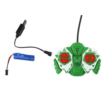 Traktor RC w dynamicznej akcji na dziecięcej farmie zabaw