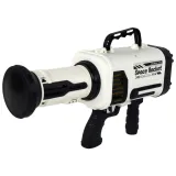 Dziecko bawiące się elektryczną maszyną do baniek mydlanych