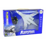 Samolot RC podczas zabawy – pomysł na prezent dla dzieci