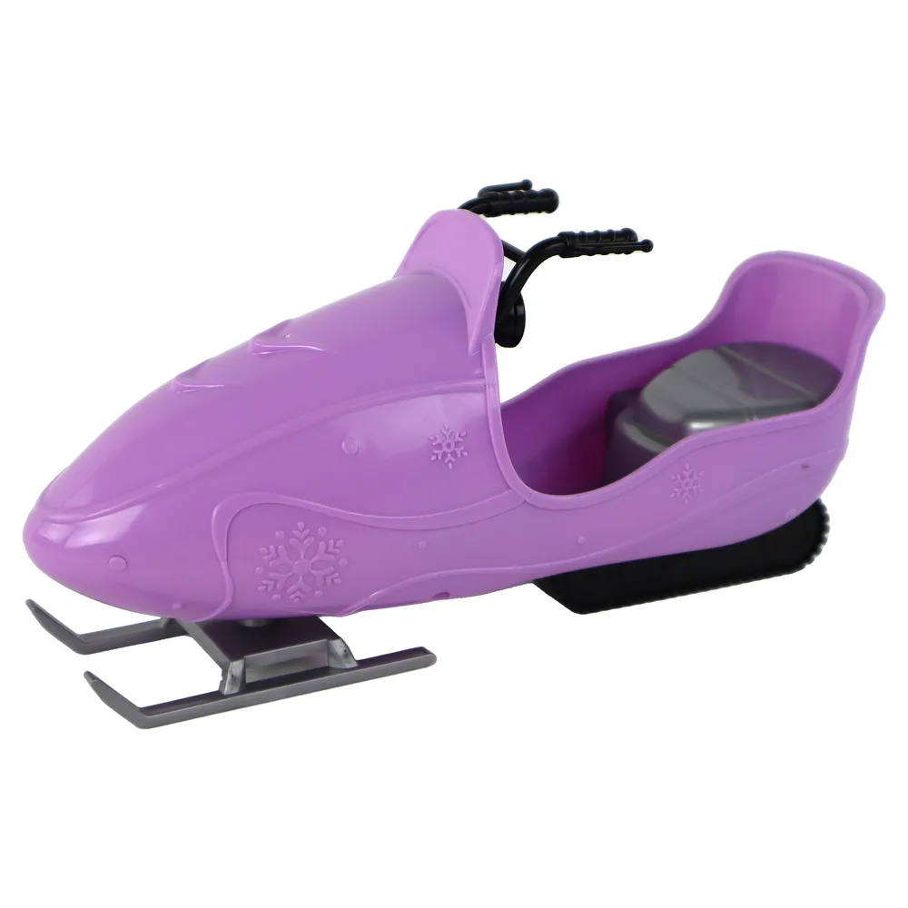 Biały bałwan z różową czapką dołączony do zabawki