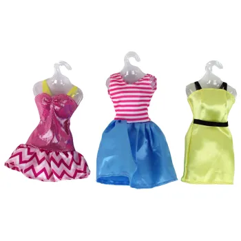 Zestaw Lalka Anlily z wymiennymi ubrankami i wieszakami