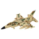 Zabawka samolot w moro dla małych fanów lotnictwa wojskowego