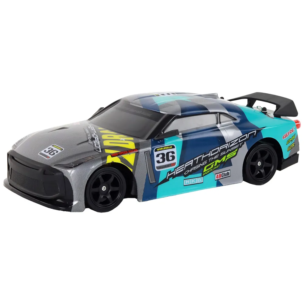 zdalnie sterowane auto 1:16 podczas jazdy po żwirowej drodze