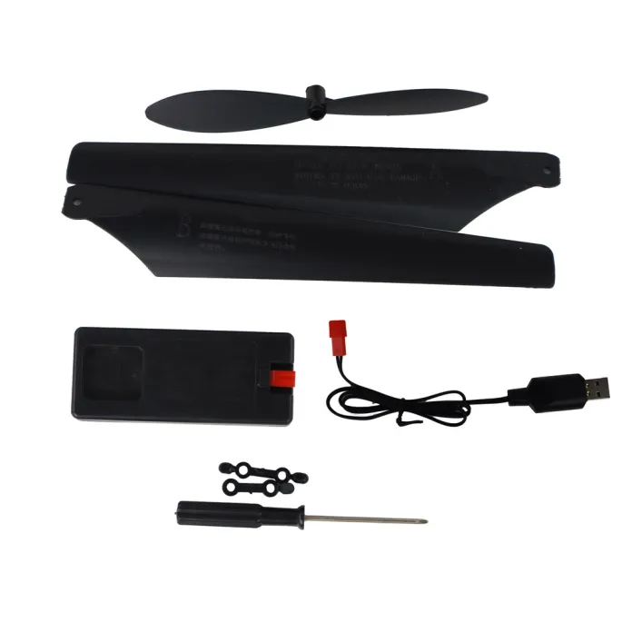 Zestaw akcesoriów do helikoptera RC 4D-M4 na białym tle