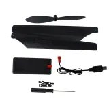 Zestaw akcesoriów do helikoptera RC 4D-M4 na białym tle