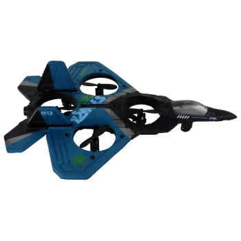 Ciemnoniebieski samolot RC podczas lotu w ogrodzie