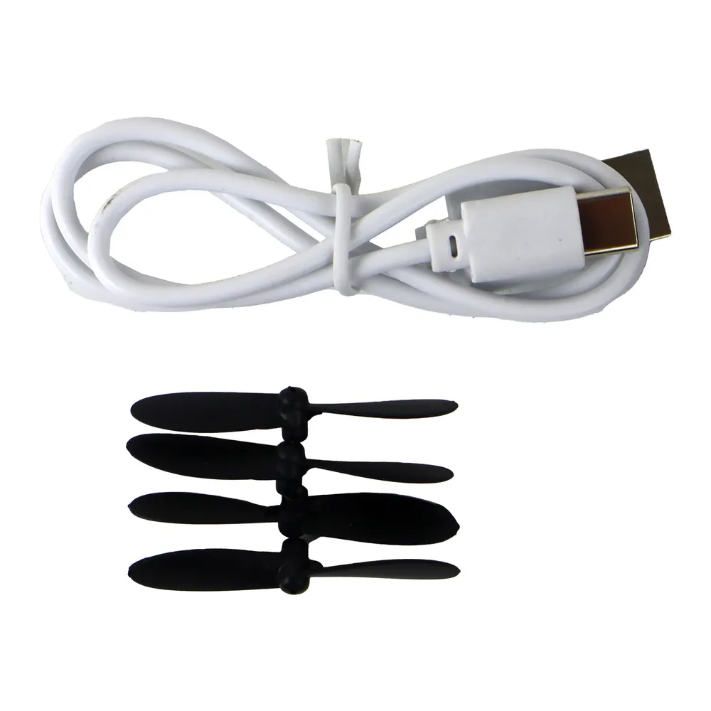 Zestaw samolotu myśliwca R/C i elementów ładowania na białym tle