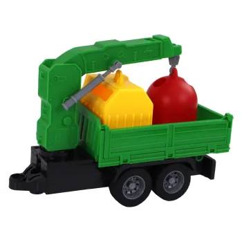 Dźwig z podnoszonym ramieniem przy ciężarówce śmieciarce