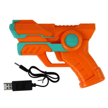 Efektowny niebieski samochód z funkcją jazdy po ścianach na białym tle