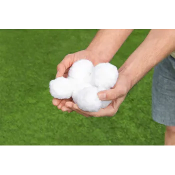 Zbliżenie na lekkie kuleczki filtrujące Bestway 5 cm średnicy