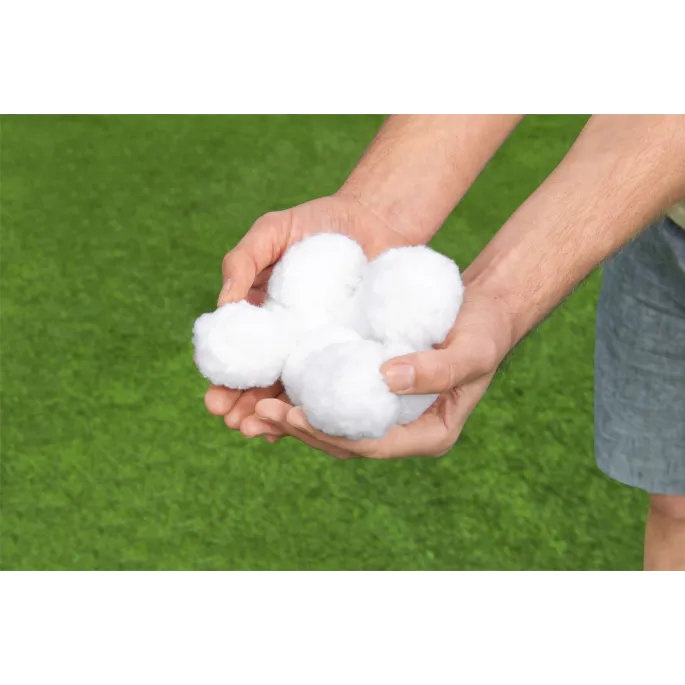 Zbliżenie na lekkie kuleczki filtrujące Bestway 5 cm średnicy