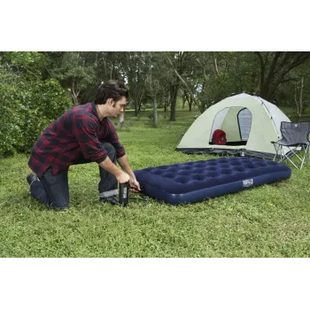 Turystyczny materac dmuchany idealny na biwak i wyjazdy weekendowe