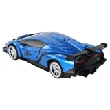 Zbliżenie na nowoczesny pilot sterujący samochodem-robotem RC