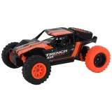 Auto R/C 1:24 pomarańczowe w trakcie jazdy terenowej