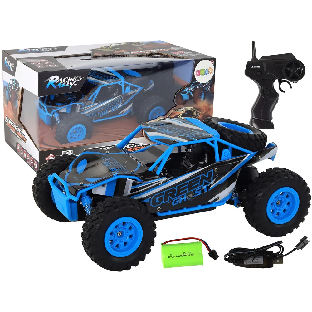 Niebieskie autko terenowe RC w skali 1:24 podczas jazdy po trawie