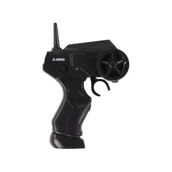 Zbliżenie na szczegóły kół i podwozia autka zdalnie sterowanego