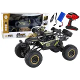 Czarne auto zdalnie sterowane w skali 1:8 podczas jazdy w terenie