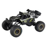 Widok dużego auta RC z napędem 4x4 i gumowymi oponami