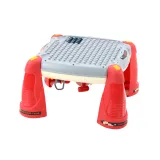 Stoliczek zabawka dla dziecka z możliwością układania i dotykania klocków