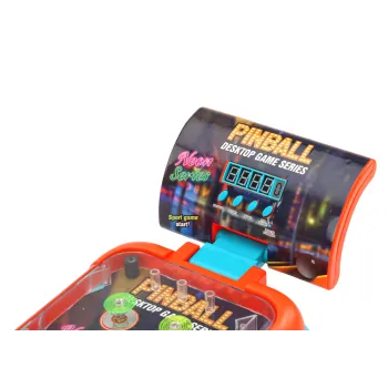 Tablica wyników pinballa podczas gry rodzinnej