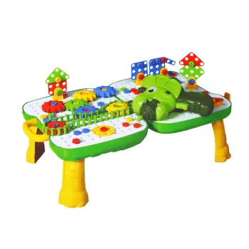 Zestaw klocków z jasnymi kolorami i praktycznym stolikiem do zabawy