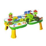 Zestaw klocków z jasnymi kolorami i praktycznym stolikiem do zabawy