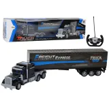 Niebieska ciężarówka zdalnie sterowana RC z pilotem na białym tle