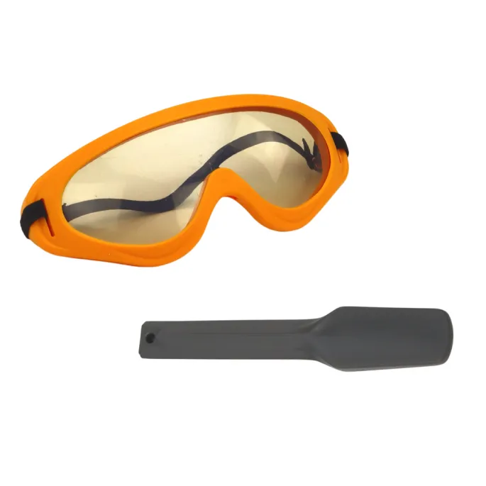 Okulary ochronne dołączone do żółtego młota zabawkowego dla dzieci