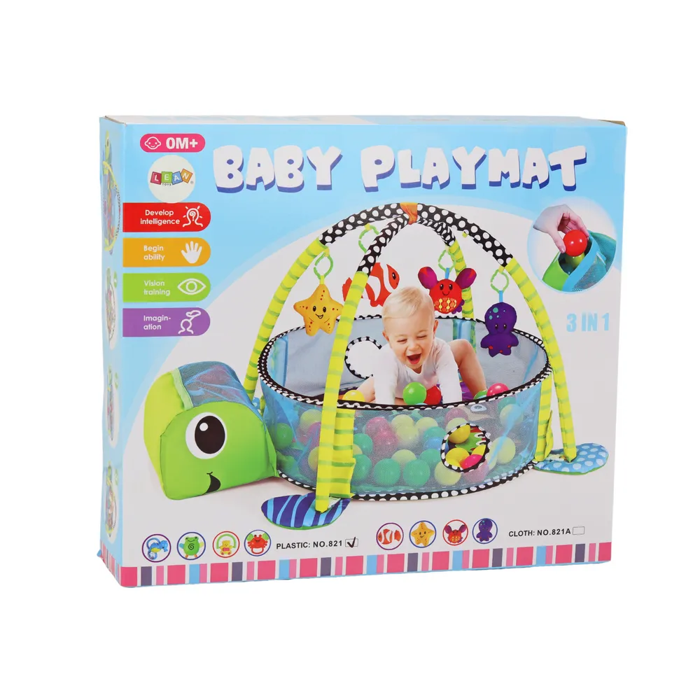 Niemowlę bawiące się na macie żółw 3w1 z piłeczkami i zabawkami na pałąkach