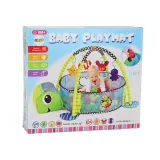 Niemowlę bawiące się na macie żółw 3w1 z piłeczkami i zabawkami na pałąkach