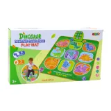 Dziecko bawiące się na macie z dinozaurami i elementami muzycznymi
