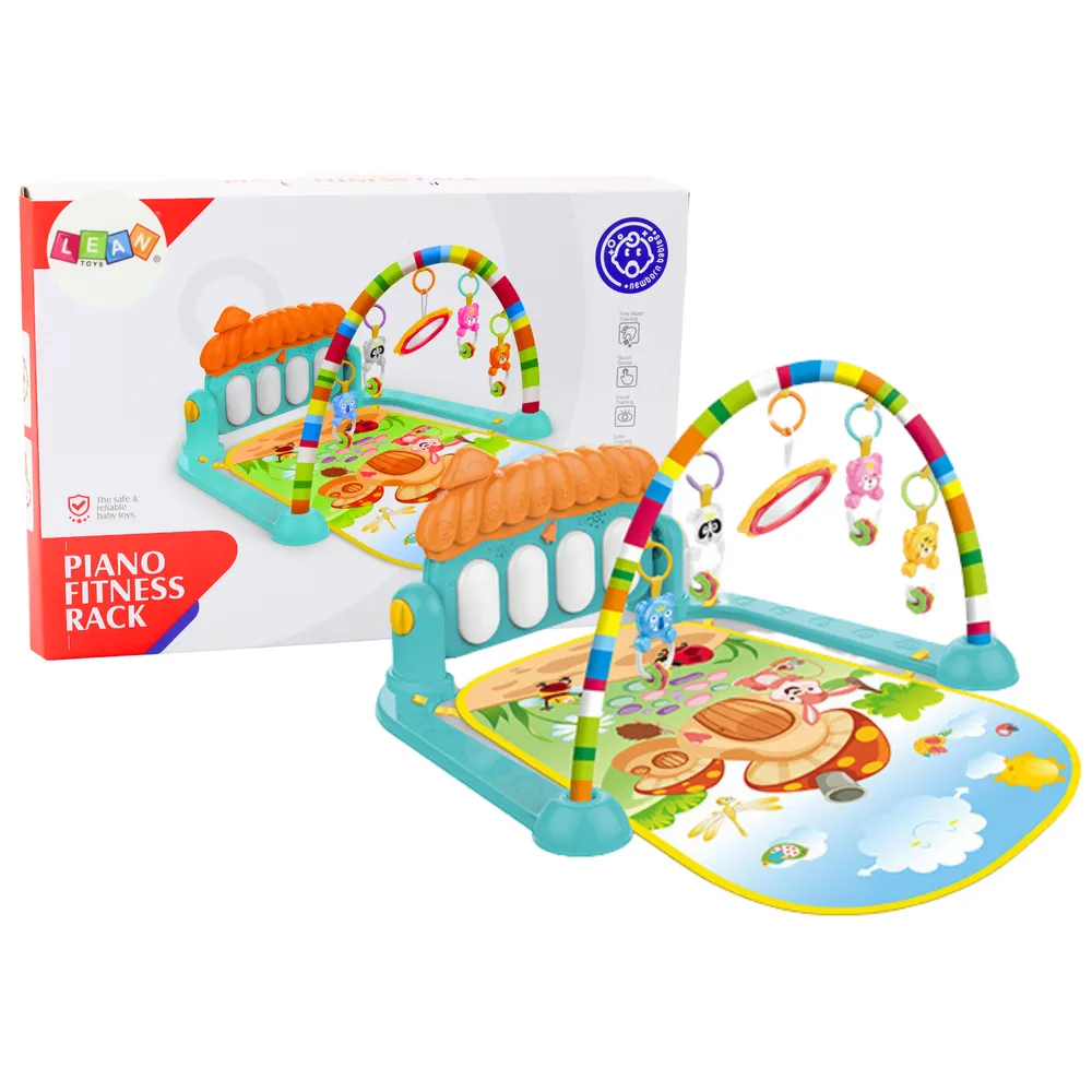 Kolorowa mata gimnastyczna z pianinkiem dla niemowląt podczas zabawy