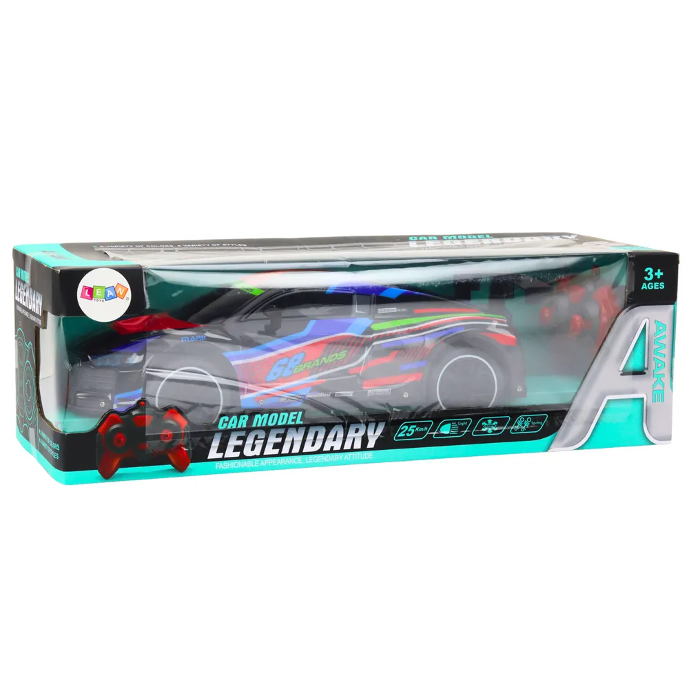 Pilot 2.4G obok czarnego auta RC gotowego do wyścigu