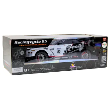 Szczegóły wnętrza dużego zdalnie sterowanego auta sportowego