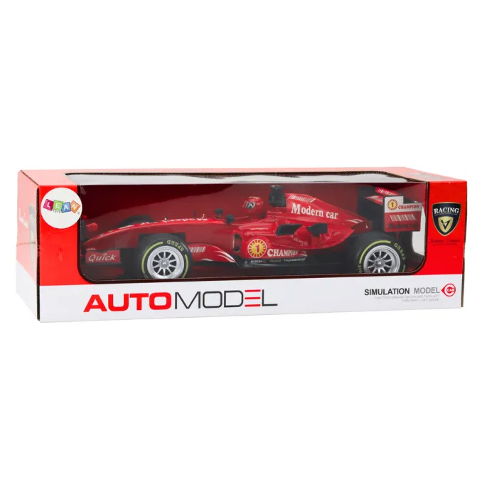 Zbliżenie na światła i aerodynamiczny kształt wyścigówki RC