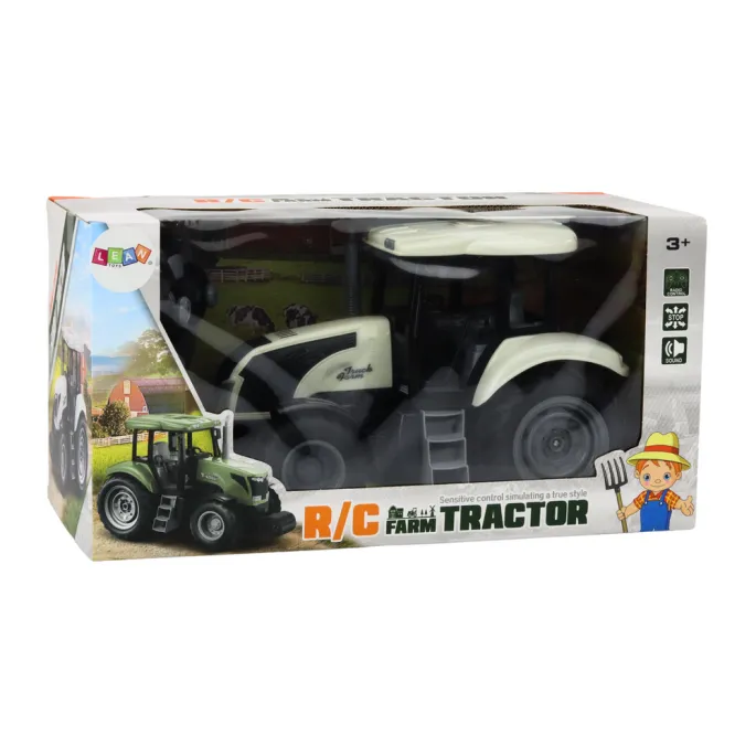 Traktor RC dla dzieci w trakcie jazdy po domowej podłodze