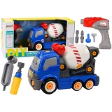 Niebieska ciężarówka betoniarka do skręcania dla dzieci na białym tle