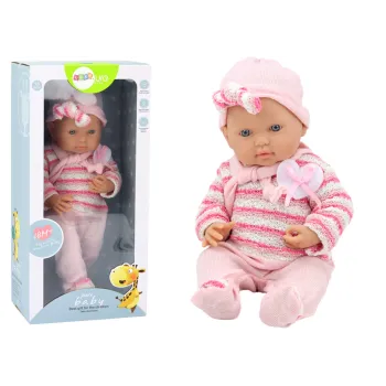 Lalka bobas w różowym sweterku w paski i czapeczce na białym tle