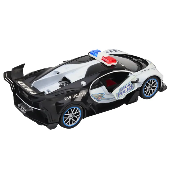 Biały radiowóz RC podczas dynamicznej zabawy w pokoju dziecięcym