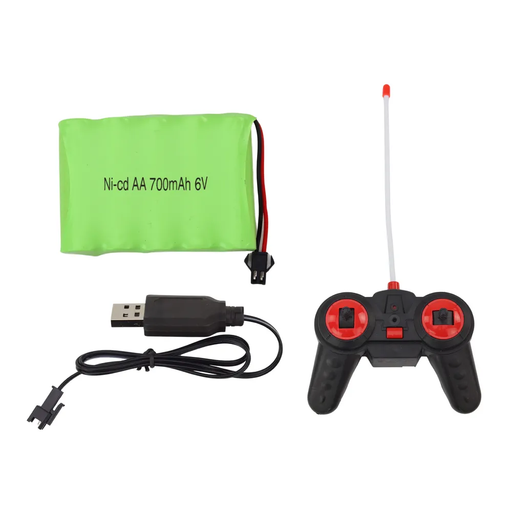 Zestaw policyjny RC z akumulatorem i pilotem na białym tle