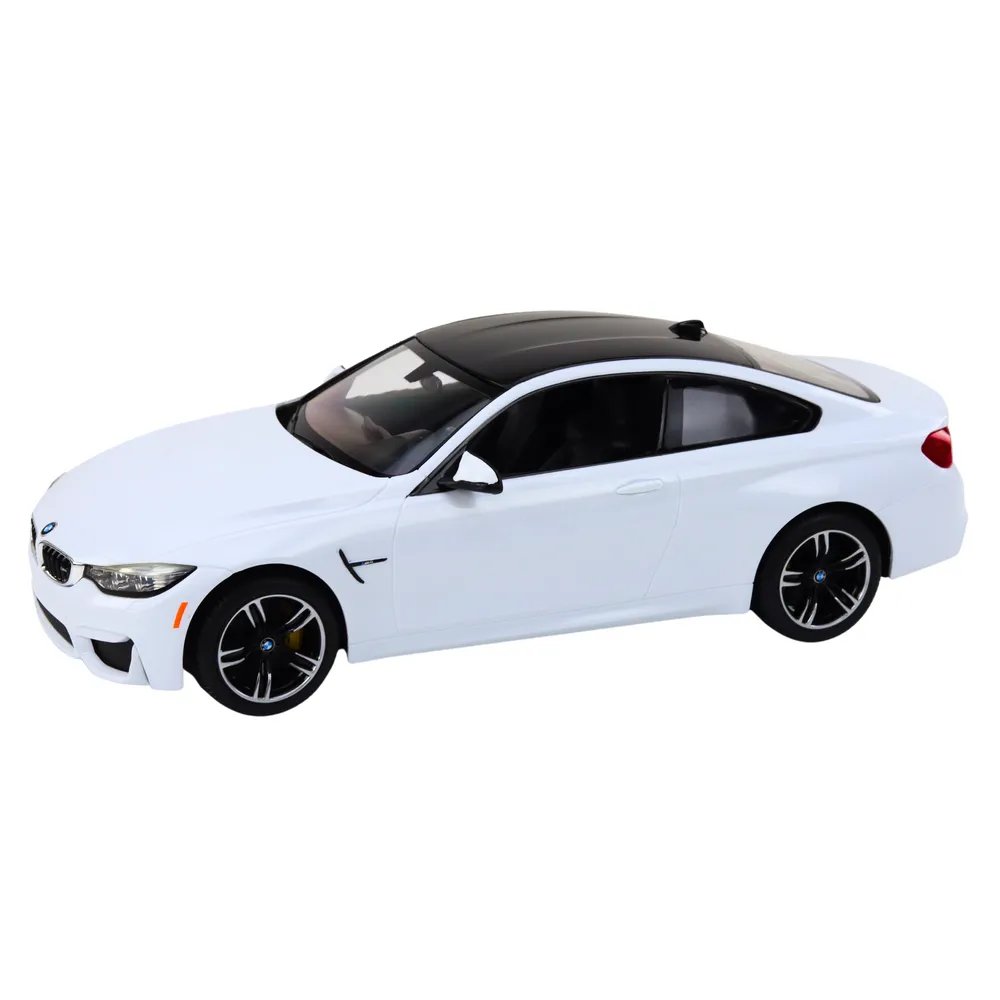 Zbliżenie na detale modelu RC BMW M4 Coupe z chromowanymi akcentami