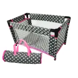 Szaro-różowe łóżeczko dla lalek Alice ozdobione białymi gwiazdkami