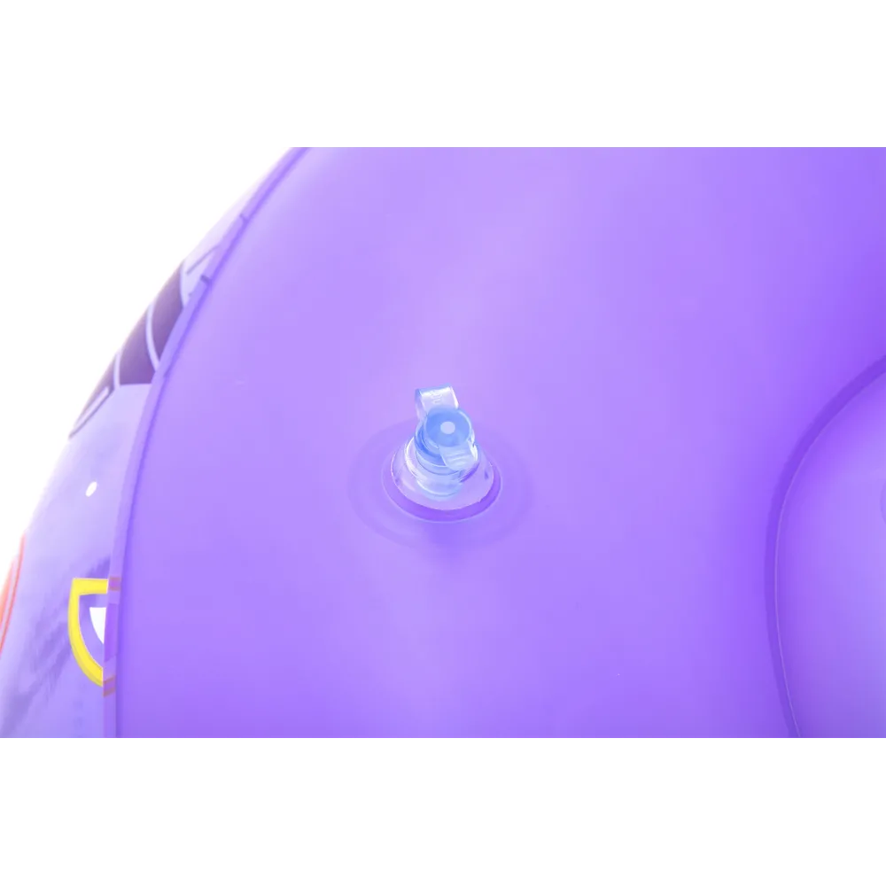 Zbliżenie na podświetlenie LED i grafikę kosmiczną fotela Bestway