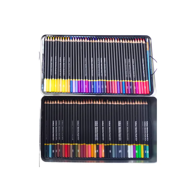 Kolorowe kredki akwarelowe rozłożone na białym tle do rysowania i malowania