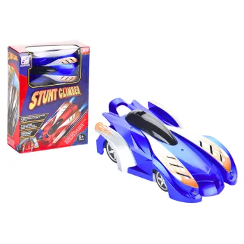 niebieskie autko sportowe jeżdżące po ścianach i suficie