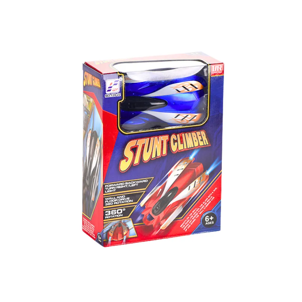 zestaw: autko na laser, pilot i kabel usb na białym tle