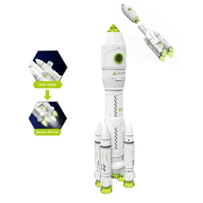 Rakieta zabawkowa z parą wodną i figurką astronauty na tle białym